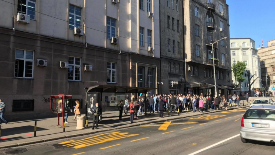 Redovi ispred Gradskog zavoda za javno zdravlje Beograd