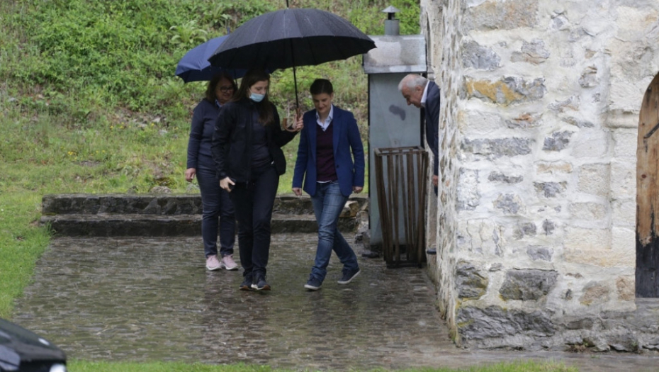 Ana Brnabić u crkvi u Babušnici