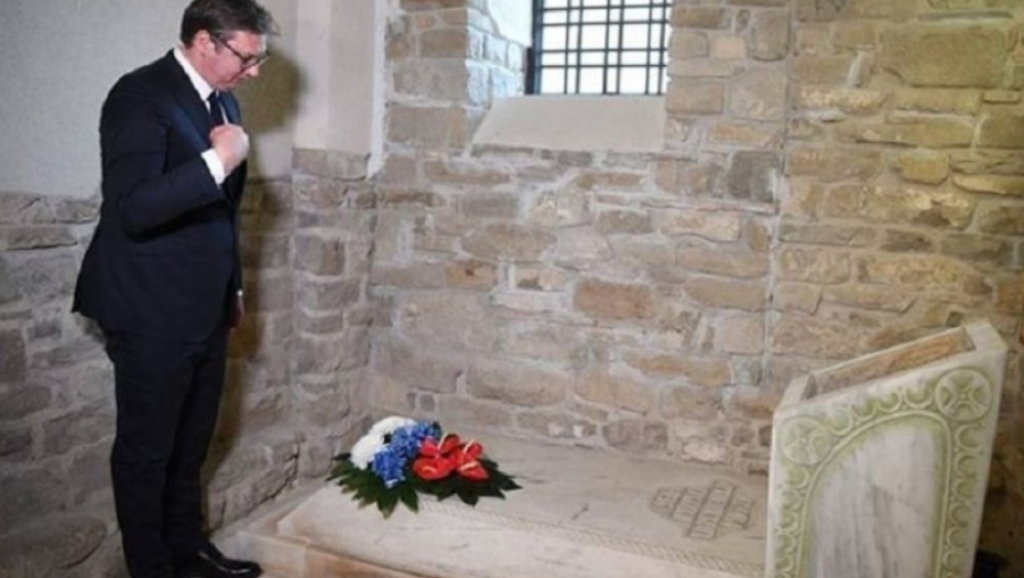 Vučić na grobu Svetog Save