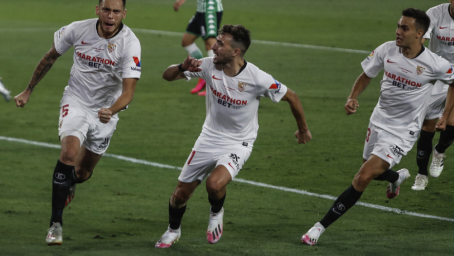 Lukas Okampos, Sevilja