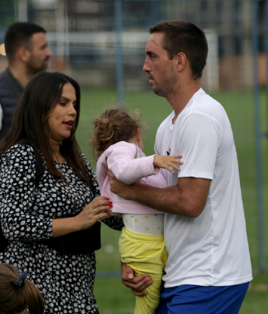 Viktor Troicki sa suprugom i ćerkom