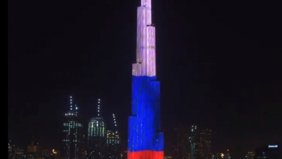 Burdž Kalifa u bojama ruske zavese