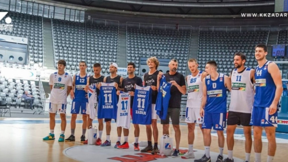 Teniseri igraju košarku