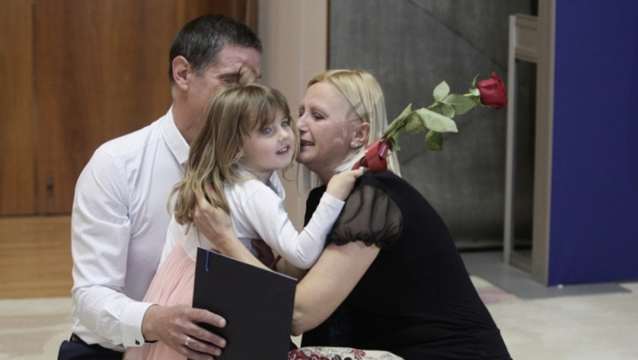 Porodica Savić sa malom Lenkom