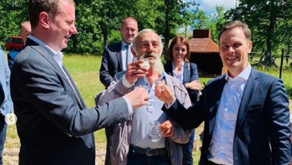 Siniša Mali jeo cicvaru