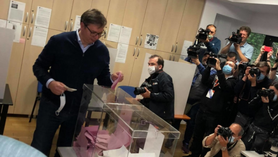Vučić na glasanju