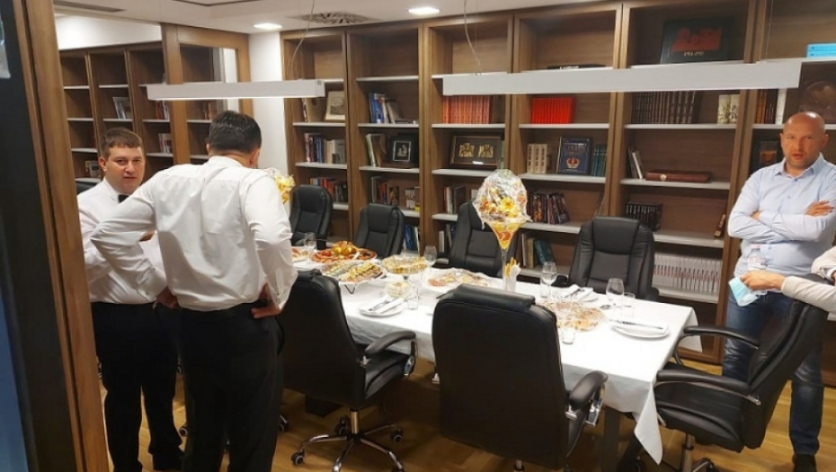 SNS prostorije pred kraj izbora