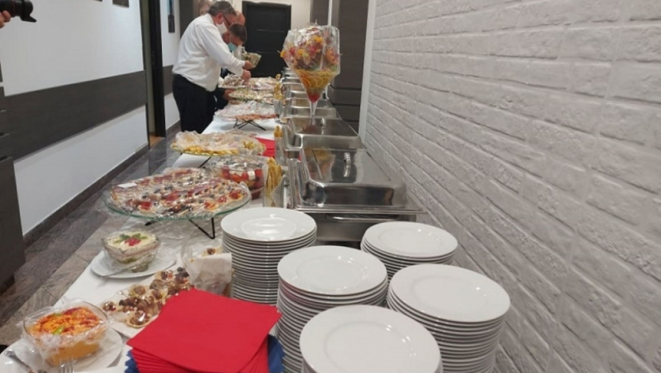 SNS prostorije pred kraj izbora