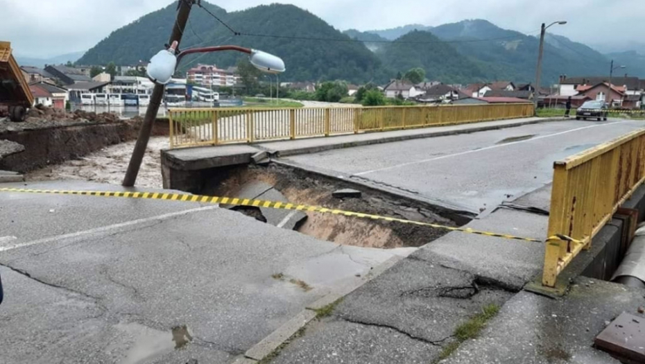Srušen most u Ljuboviji