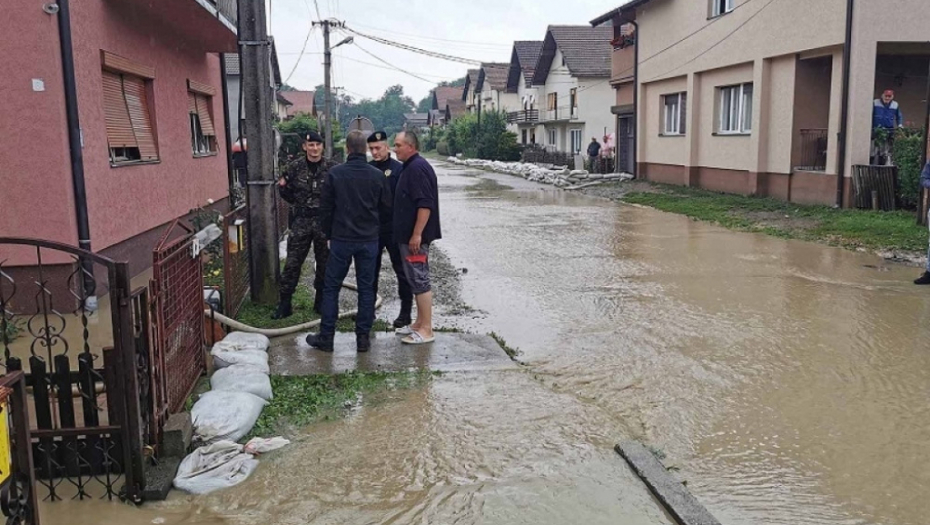 Nebojša Stefanović u toku poplava