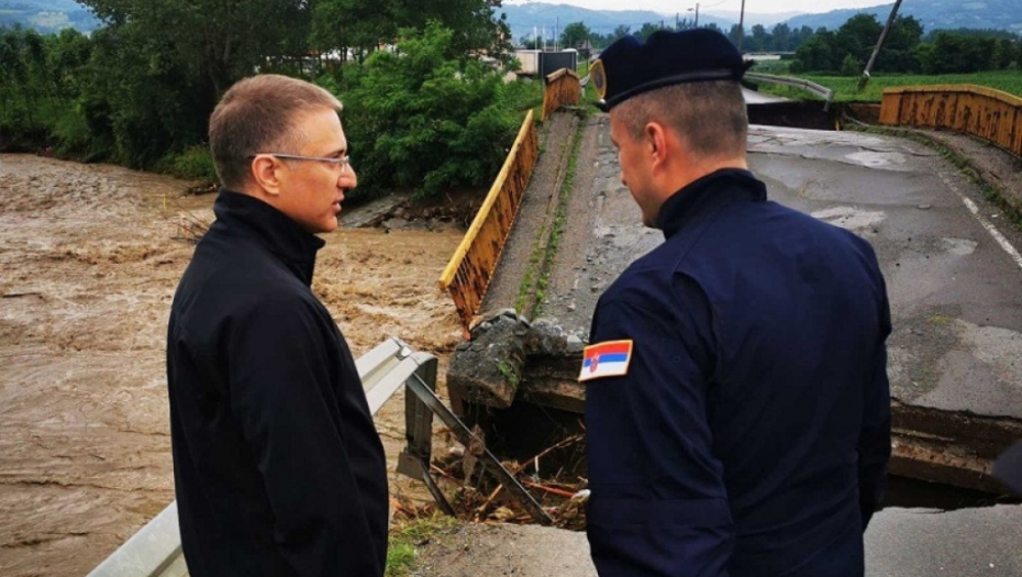 Nebojša Stefanović u toku poplava