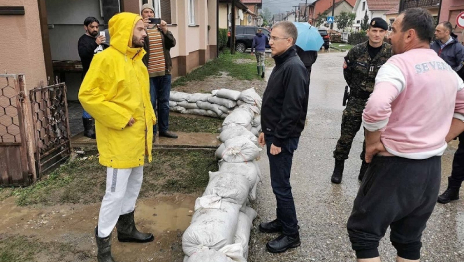 Nebojša Stefanović u toku poplava