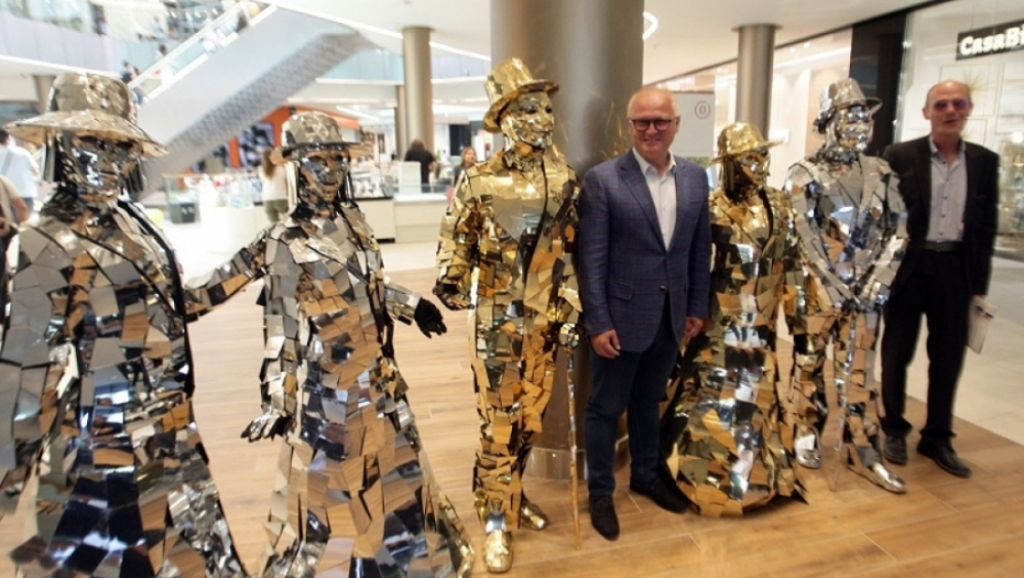 Vesić otvorio tržni centar