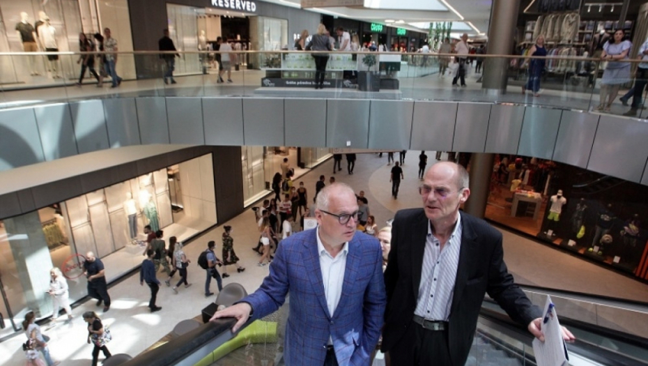 Vesić otvorio tržni centar