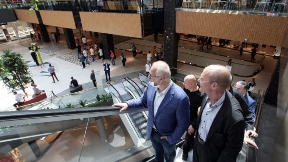 Vesić otvorio tržni centar