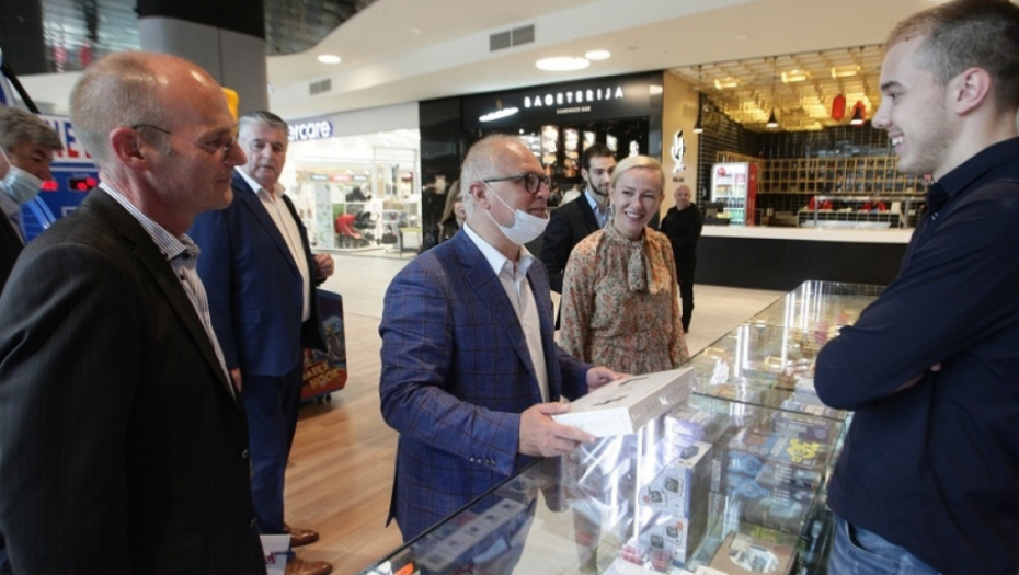 Vesić otvorio tržni centar