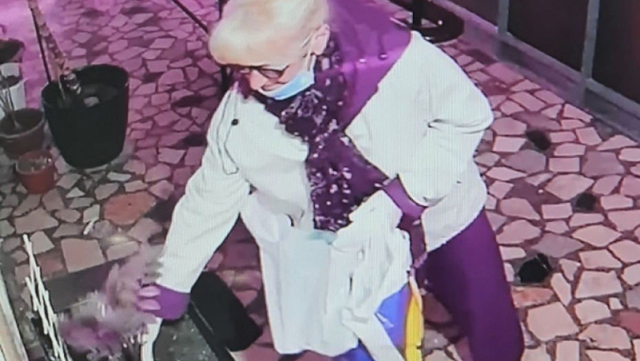 Žena koja krade cveće