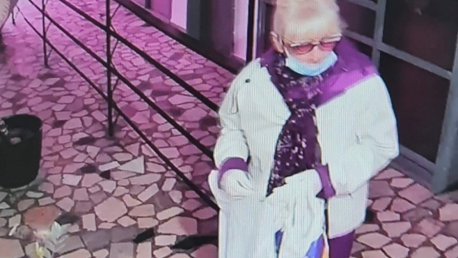 Žena koja krade cveće