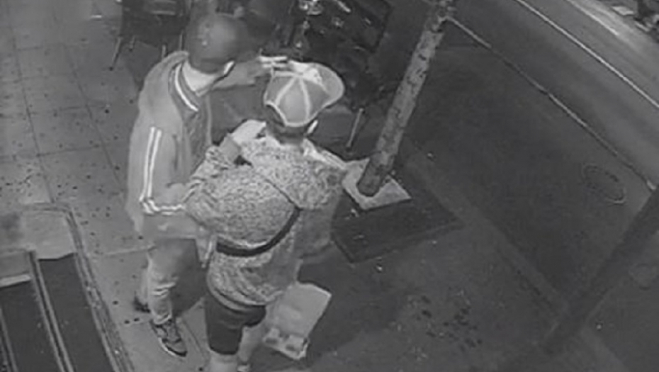 Azilanti kradu torbicu