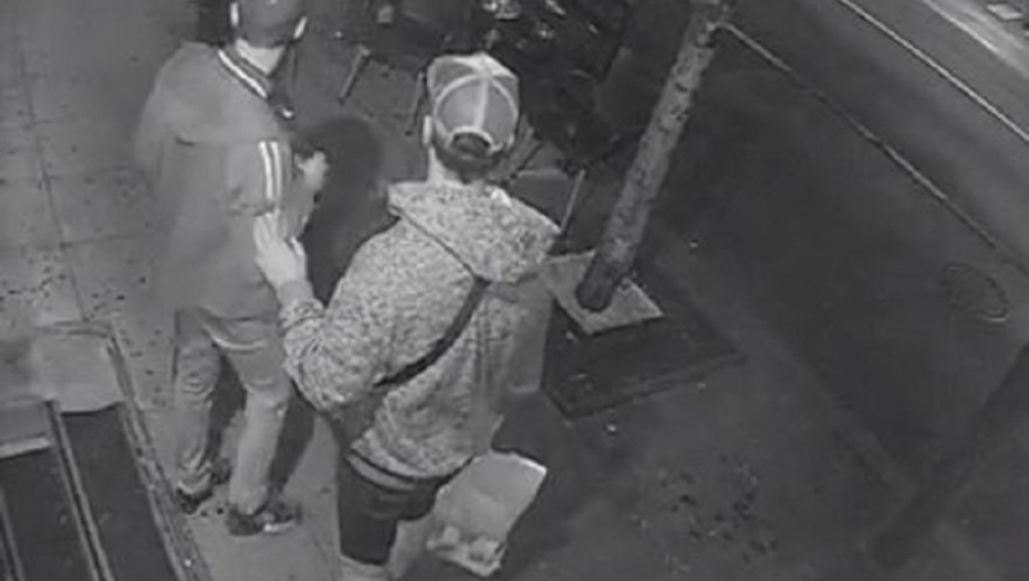 Azilanti kradu torbicu