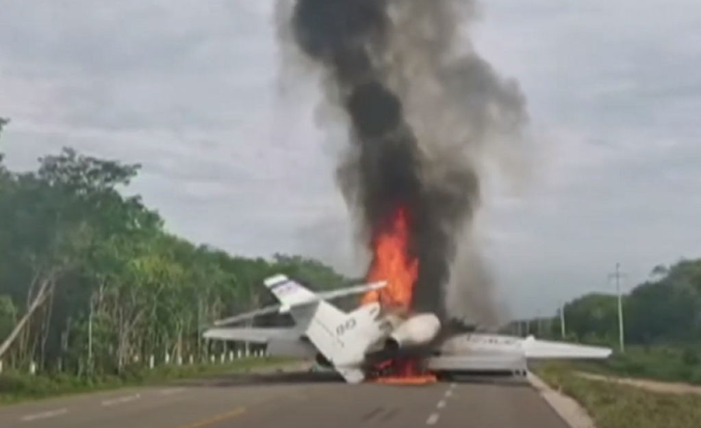 Avion u plamenu