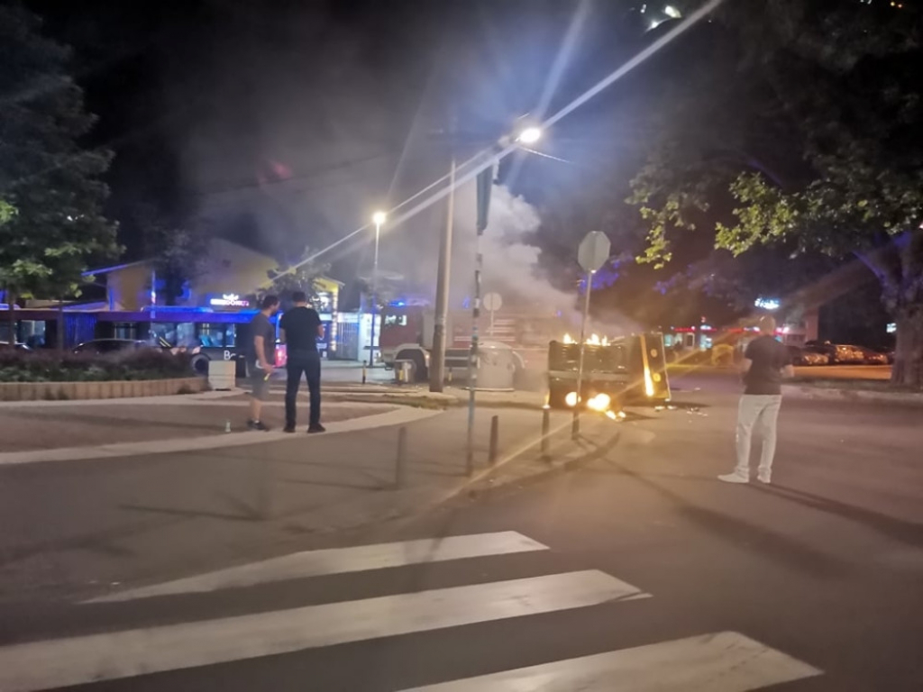 Zapaljeni kontejneri