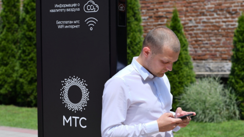 Telekom postavio "pametnu klupu" u Leskovcu