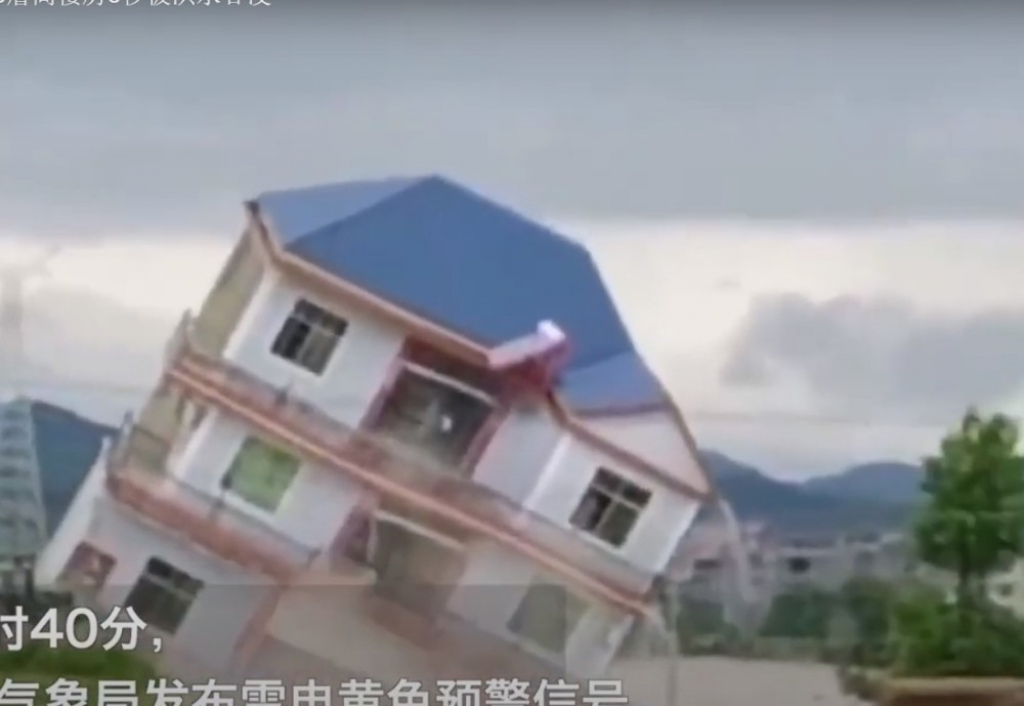 Bujica odnela celu kuću