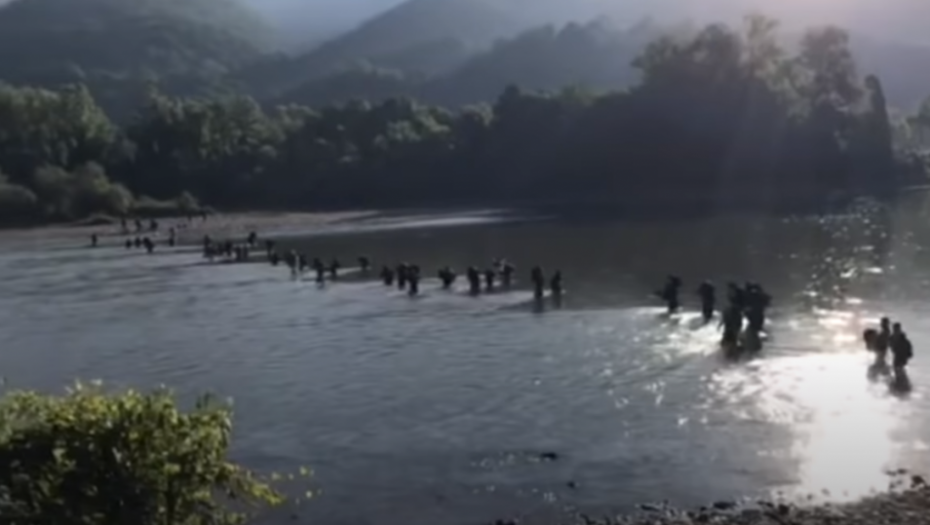 Migranti prelaze Drinu