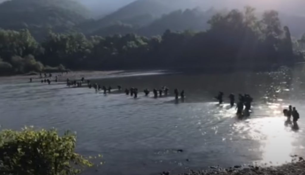 Migranti prelaze Drinu