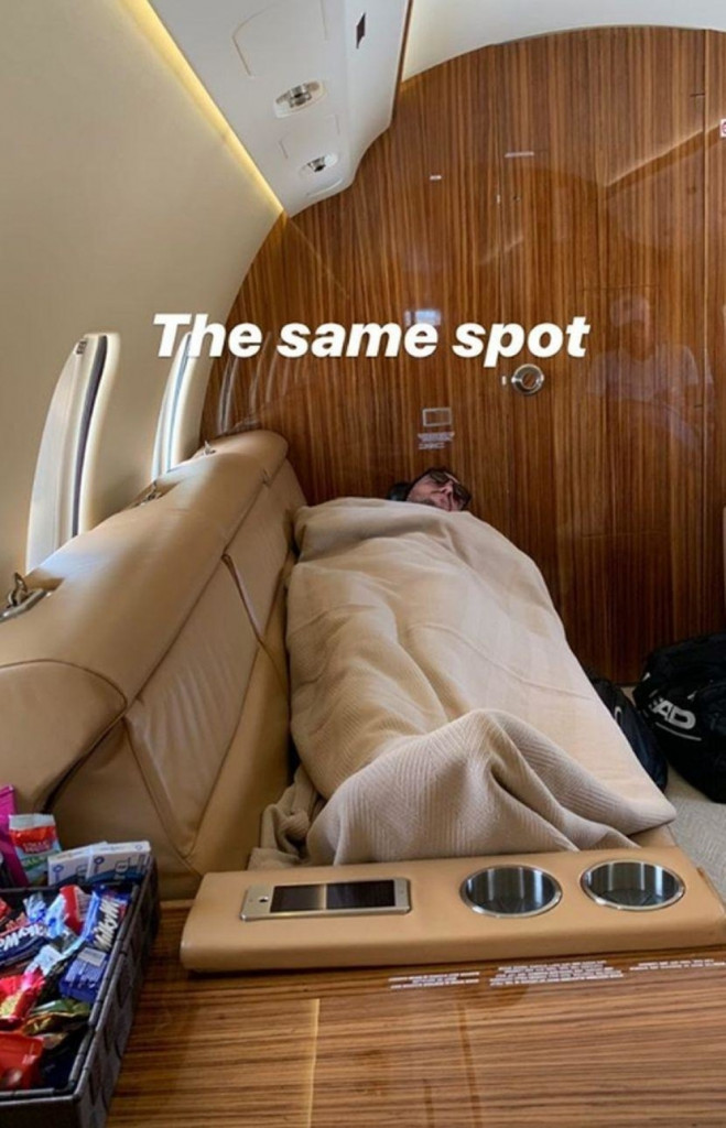 Unutra&scaron;njost aviona u kom putuje Đoković