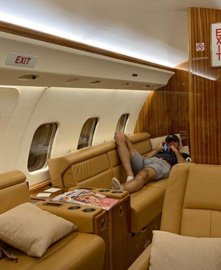 Unutra&scaron;njost aviona u kom putuje Đoković