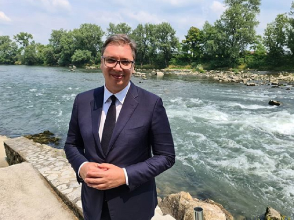 Aleksandar Vučić uslikan pored reke Vrbas