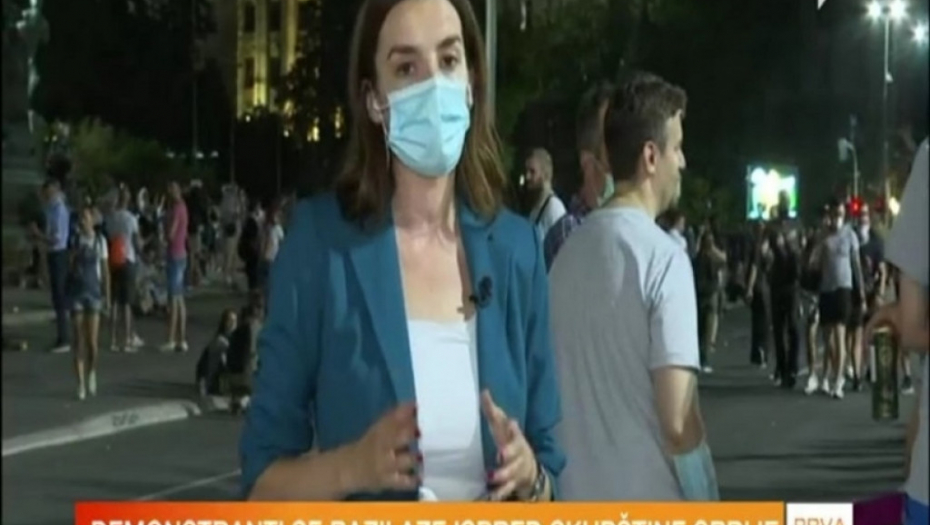 Julija Bakić na protestima ispred Narodne skupštine, jul 2020. 