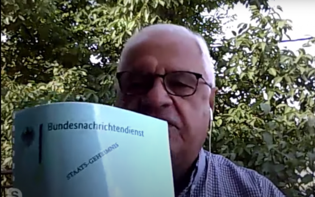 Boža Spasić u rukama drži izve&scaron;taj 