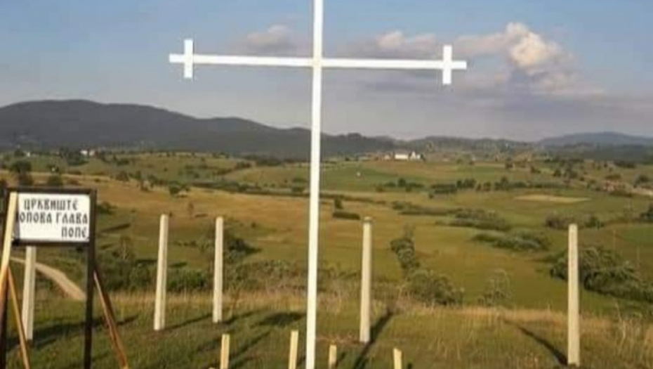 Vandali oborili krst u Tutinu