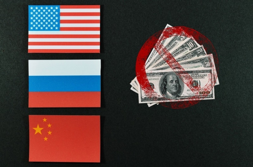 Rusija, Kina, Amerika - dolari