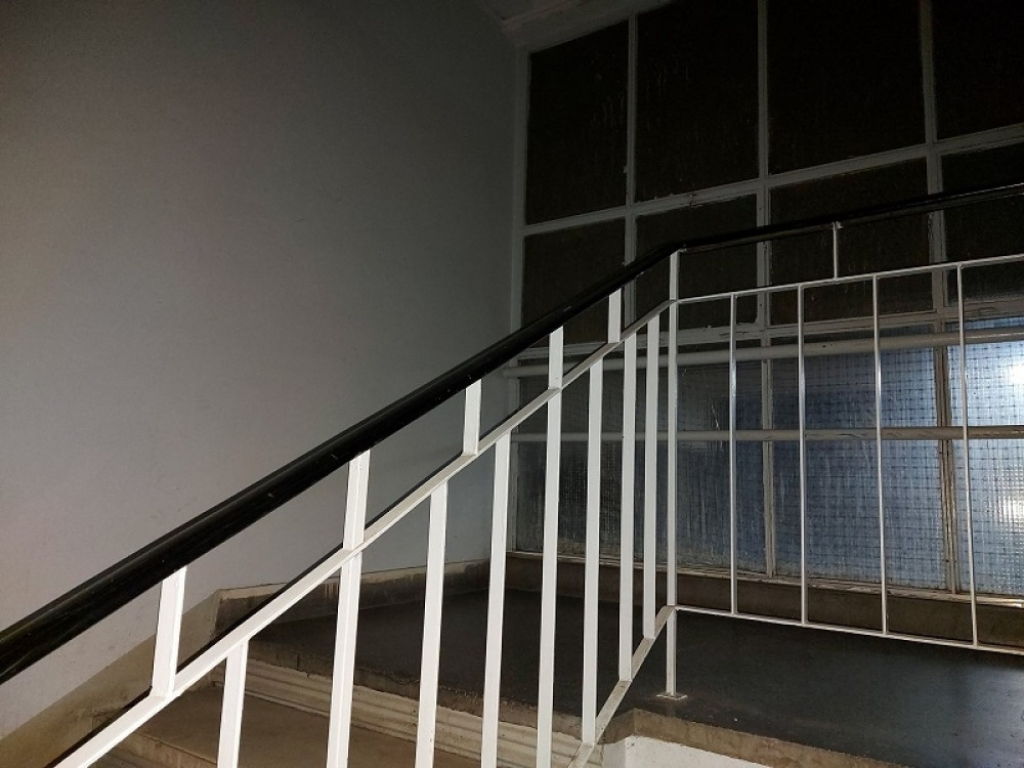 hodnik gelender rukohvat stepenice stepeni&scaron;te