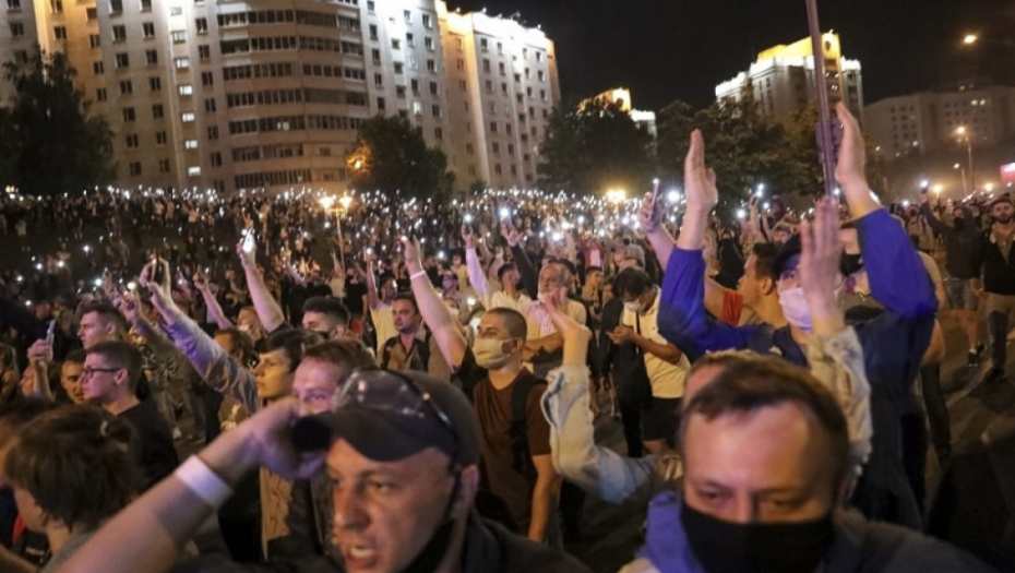 Policija tuče ljude u Minsku