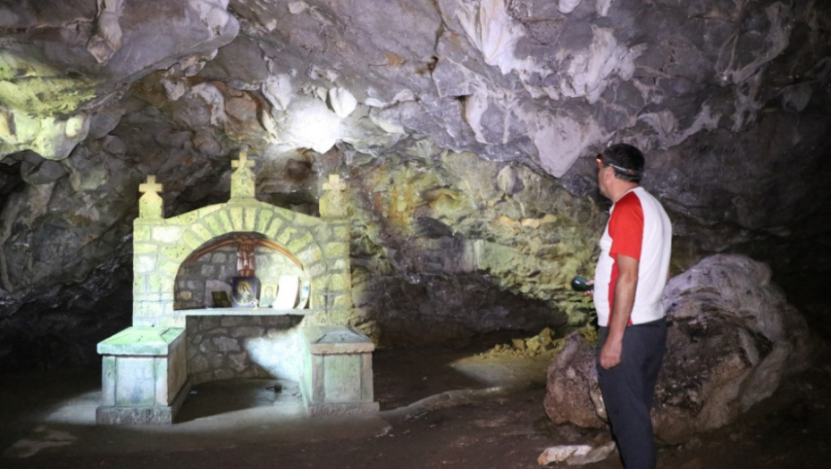 Kađenica pećina, crkva