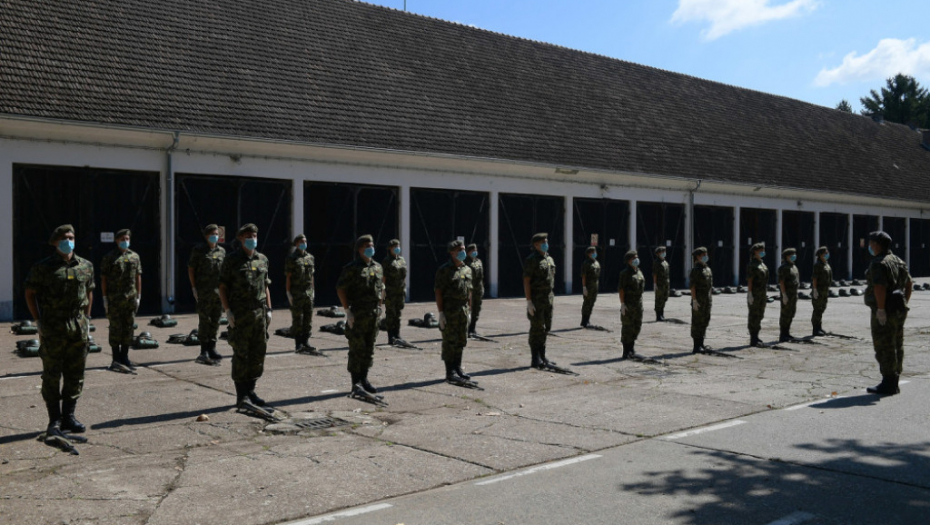 Aleksandar Vulin, Vojska Srbije,  Vojnik, Vojnici