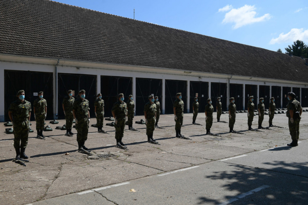 Aleksandar Vulin, Vojska Srbije, Vojnik, Vojnici