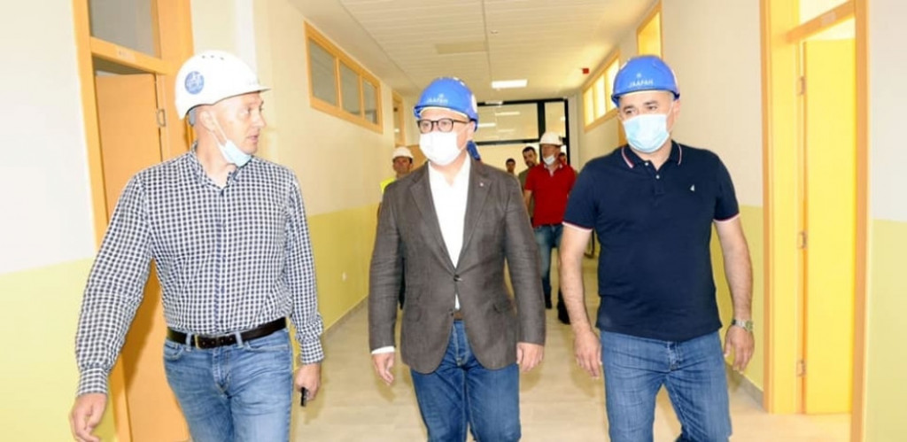 Nova &scaron;kola u Le&scaron;tanima