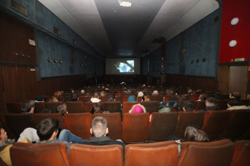 Publika će biti pod maskama