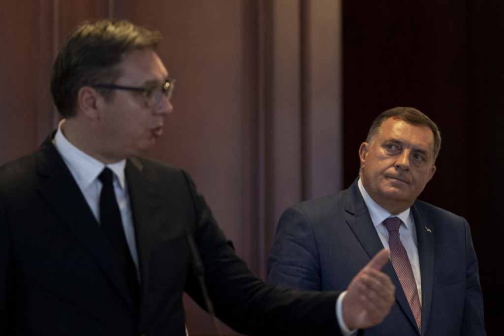 Aleksandar Vučić, Milorad Dodik