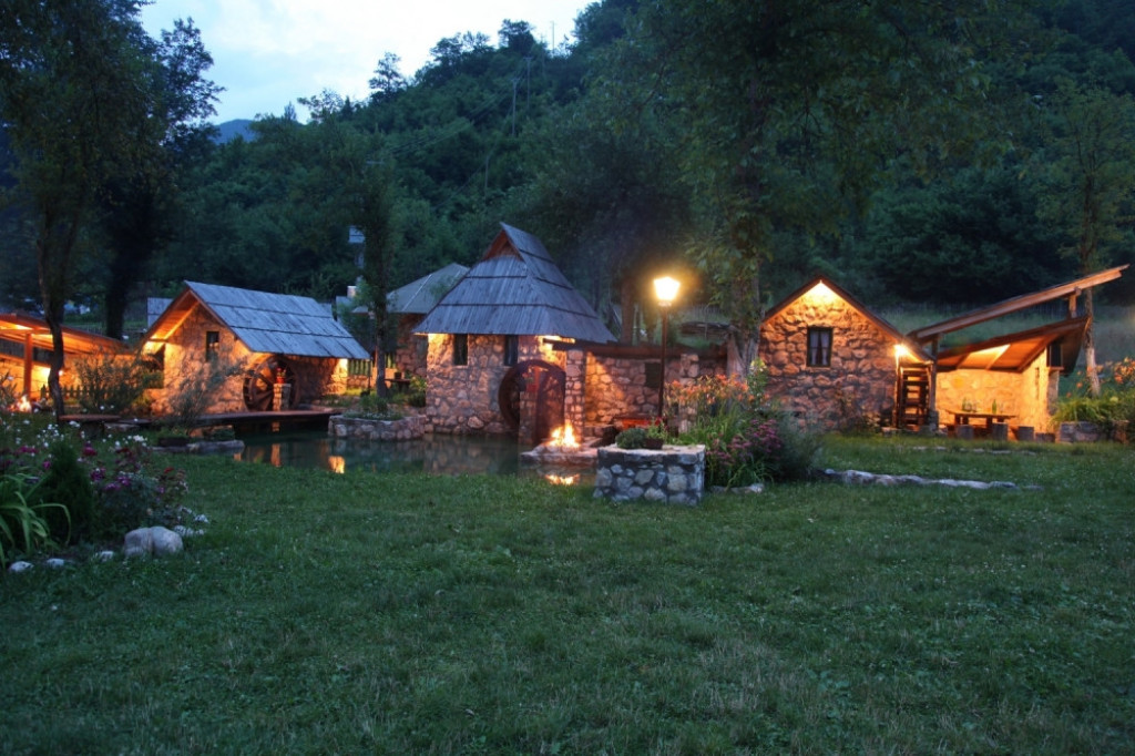 Priroda,selo, etno kuća, 