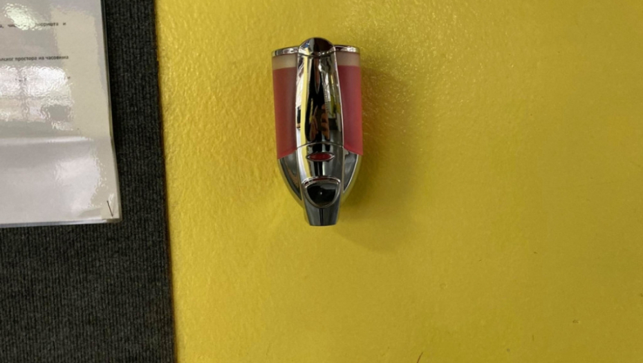 Škola, korona, plakati