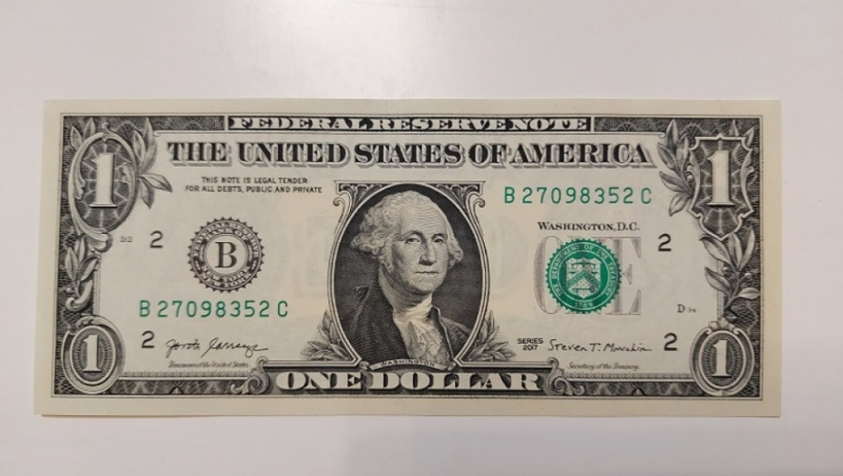 pare novac dolari 