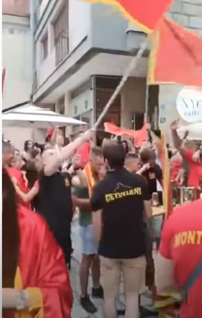 Pristalice DPS-a pevale Čavoglave