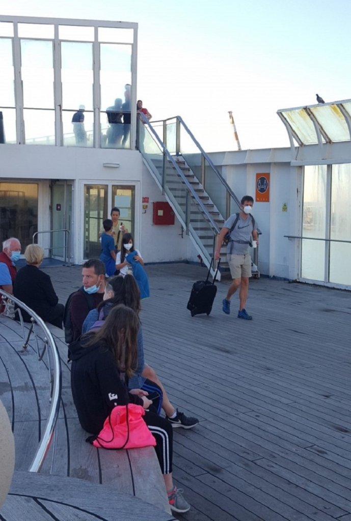 Trajekt, putnici, turisti